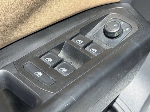 Used 2020 Volkswagen Atlas Cross Sport SE FWD image 22