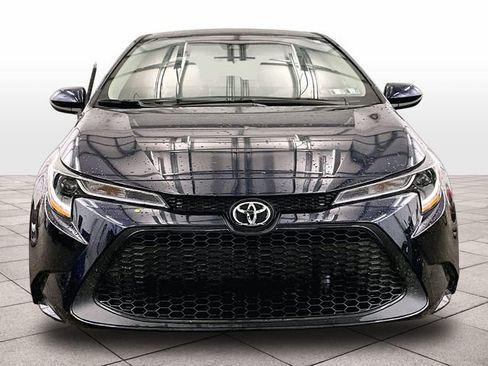 Used 2022 Toyota Corolla LE FWD image 3