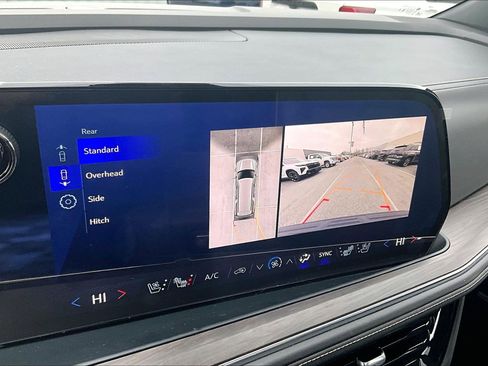 Used 2025 Chevrolet Suburban Premier image 27