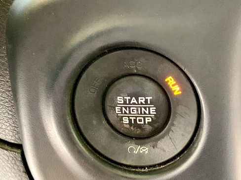 Used 2019 Jeep Wrangler Unlimited Sport S image 32