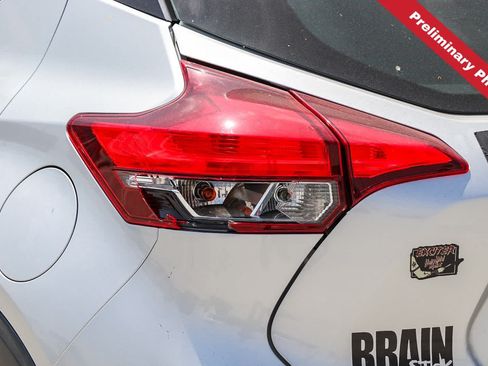 Used 2019 Nissan Kicks SV FWD image 9