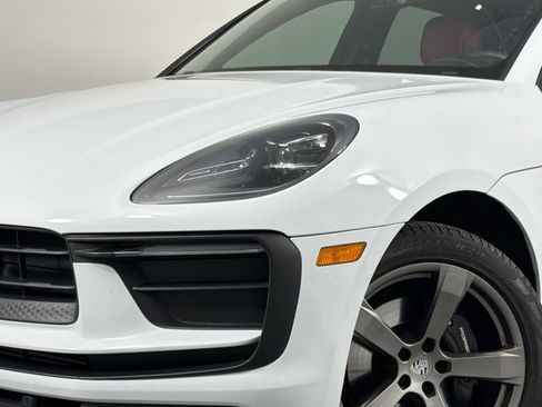 Certified 2024 Porsche Macan image 11