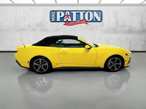 Used 2024 Ford Mustang Premium image 8