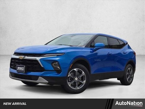 Used 2025 Chevrolet Blazer LT FWD image 1