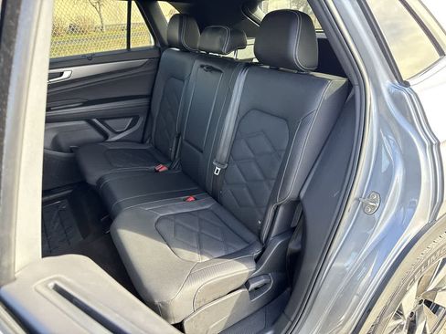 Used 2024 Volkswagen Atlas Cross Sport SE image 12