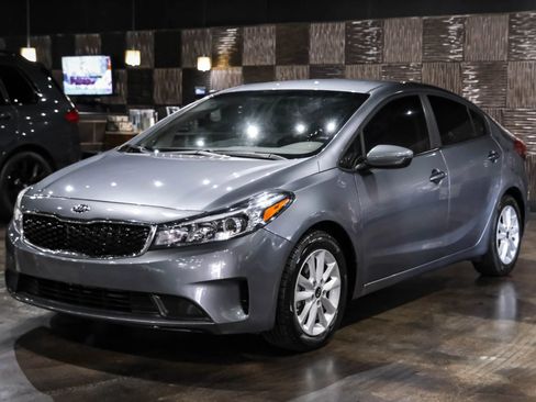 Used 2017 Kia Forte S FWD image 6
