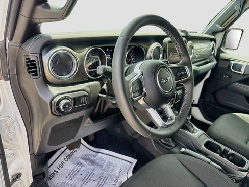 Used 2023 Jeep Wrangler Unlimited Sahara AWD/4WD image 10