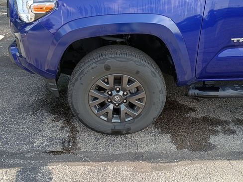Used 2023 Toyota Tacoma SR5 AWD/4WD image 10
