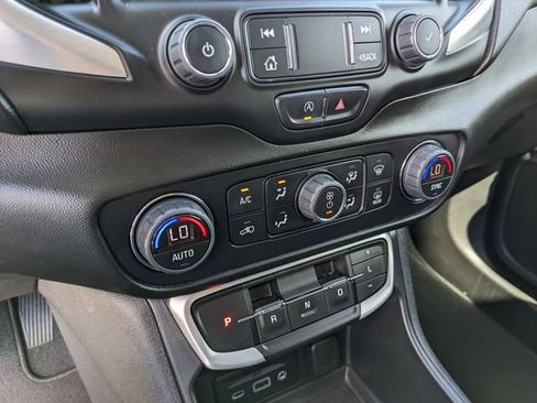 Used 2022 GMC Terrain SLE w/ Driver Convenience Package image 24
