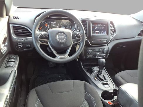 Used 2019 Jeep Cherokee Latitude w/ Popular Appearance Group image 3