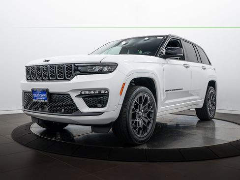 Used 2025 Jeep Grand Cherokee Summit AWD/4WD image 7