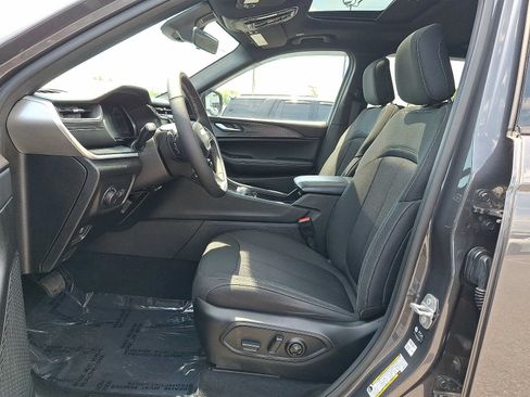 Used 2025 Jeep Grand Cherokee L Laredo w/ Luxury Tech Group I AWD/4WD image 14