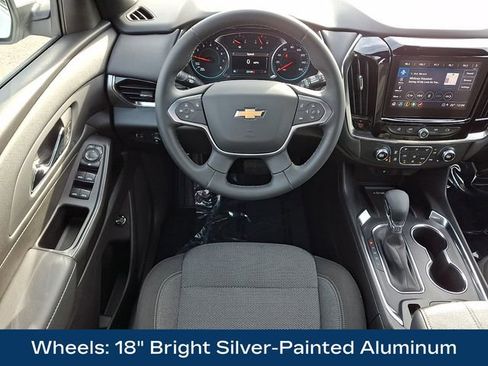 Used 2023 Chevrolet Traverse LT image 16