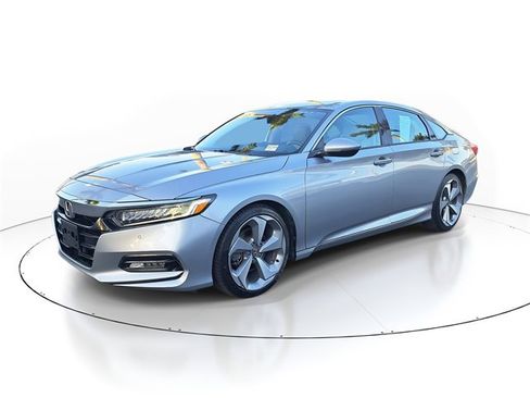 Used 2018 Honda Accord Touring image 3