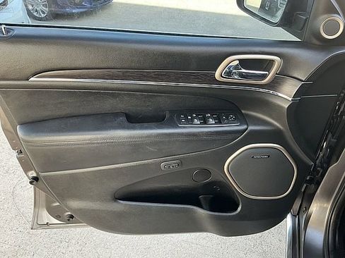 Used 2015 Jeep Grand Cherokee Summit image 17