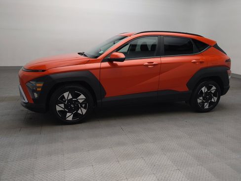 Used 2024 Hyundai Kona SEL FWD image 2