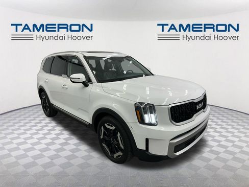 Used 2023 Kia Telluride EX w/ EX Captain's Chair Package image 7