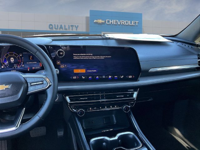 Used 2026 Chevrolet Traverse LT w/ Driver Confidence Package FWD image 6