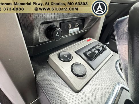 Used 2010 Ford F150 Raptor image 13