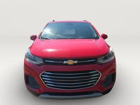 Used 2020 Chevrolet Trax LT w/ Driver Confidence Package FWD image 4