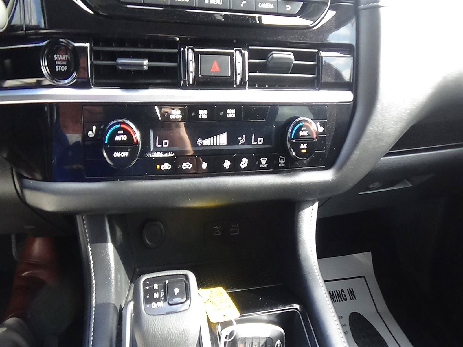 Used 2025 Nissan Pathfinder SV FWD image 28