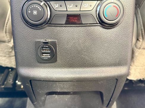 Used 2014 Ford Explorer XLT w/ Equipment Group 202A AWD/4WD image 32