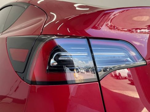Used 2023 Tesla Model Y Long Range AWD/4WD image 32