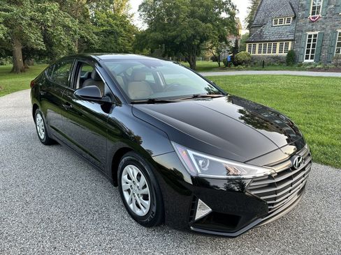 Used 2020 Hyundai Elantra SE w/ Cargo Package (C1) FWD image 2
