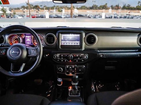 Used 2023 Jeep Gladiator Sport image 13