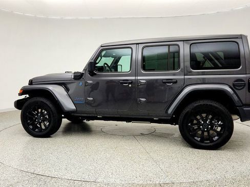 Used 2025 Jeep Wrangler Unlimited Sahara w/ Safety Group AWD/4WD image 8