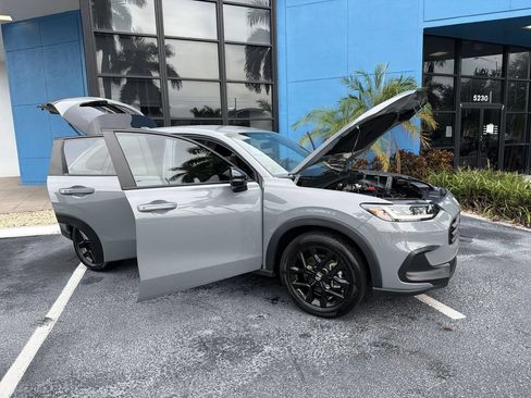 Certified 2025 Honda HR-V Sport image 19