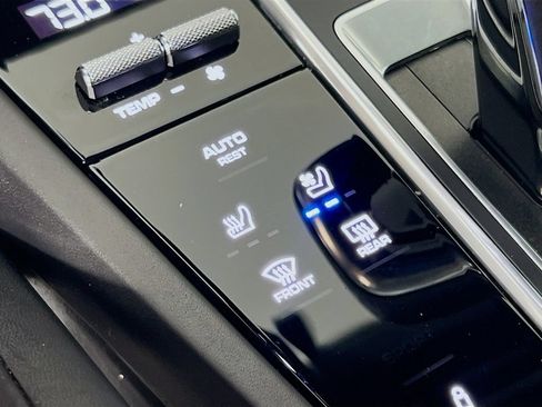 Certified 2023 Porsche Cayenne Turbo S AWD/4WD image 23