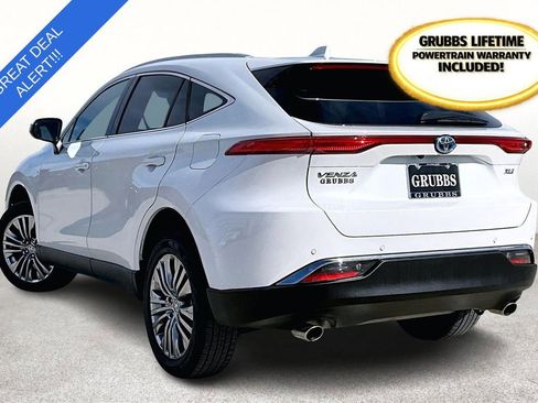 Used 2024 Toyota Venza XLE image 17