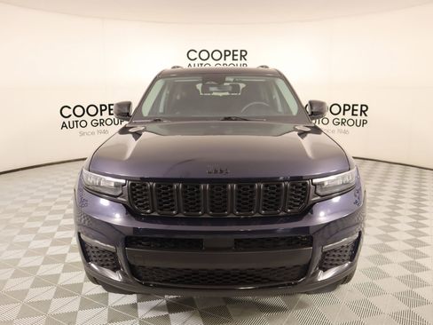 Used 2024 Jeep Grand Cherokee L Limited w/ Black Appearance Package image 10