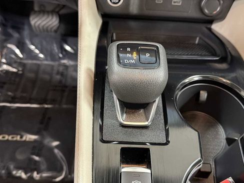 Used 2023 Nissan Rogue SL w/ SL Premium Package image 22