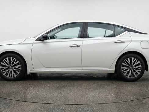 Used 2025 Nissan Altima 2.5 SV FWD image 5