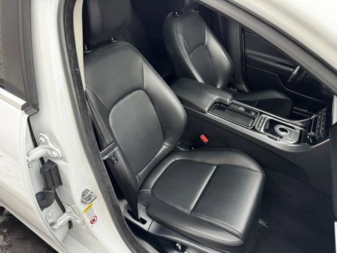 Used 2019 Jaguar XE Premium AWD/4WD image 32