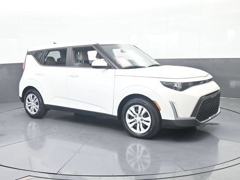 Used 2023 Kia Soul LX FWD image 8