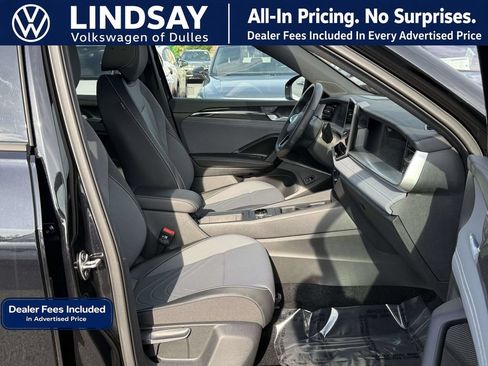 Used 2025 Volkswagen Tiguan SE R-Line AWD/4WD image 12