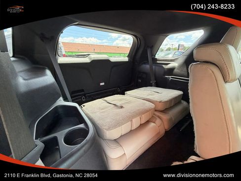 Used 2015 Ford Explorer XLT w/ Equipment Group 202B FWD image 11