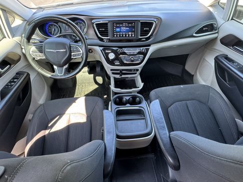 Used 2019 Chrysler Pacifica Touring Plus w/ Cold Weather Group FWD image 24
