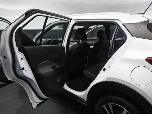 Used 2020 Nissan Kicks SV FWD image 16