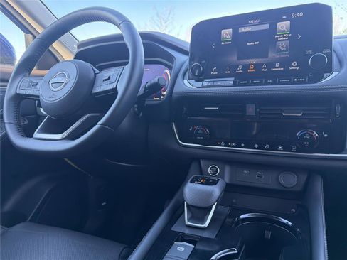 Used 2023 Nissan Rogue Platinum AWD/4WD image 3