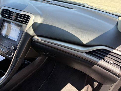 Used 2019 Ford Fusion SE FWD image 39