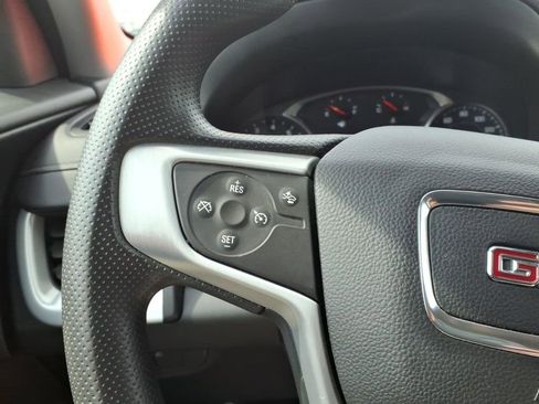 Used 2023 GMC Terrain SLE w/ Driver Convenience Package image 14