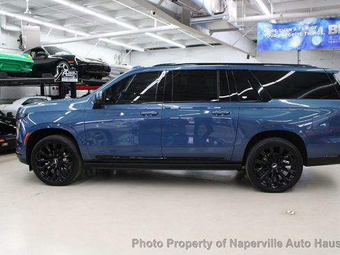 Used 2025 Cadillac Escalade ESV Sport Platinum w/ LPO, ONYX Package image 4