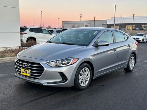 Used 2017 Hyundai Elantra SE image 3