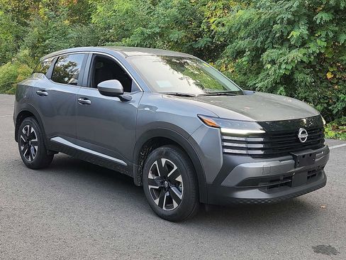 Certified 2025 Nissan Kicks SV w/ Charging Package image 3