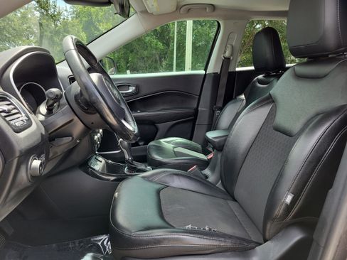 Used 2018 Jeep Compass Latitude FWD image 12