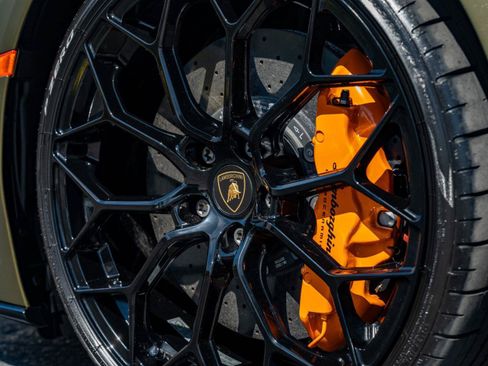 Used 2023 Lamborghini Huracan EVO RWD image 17